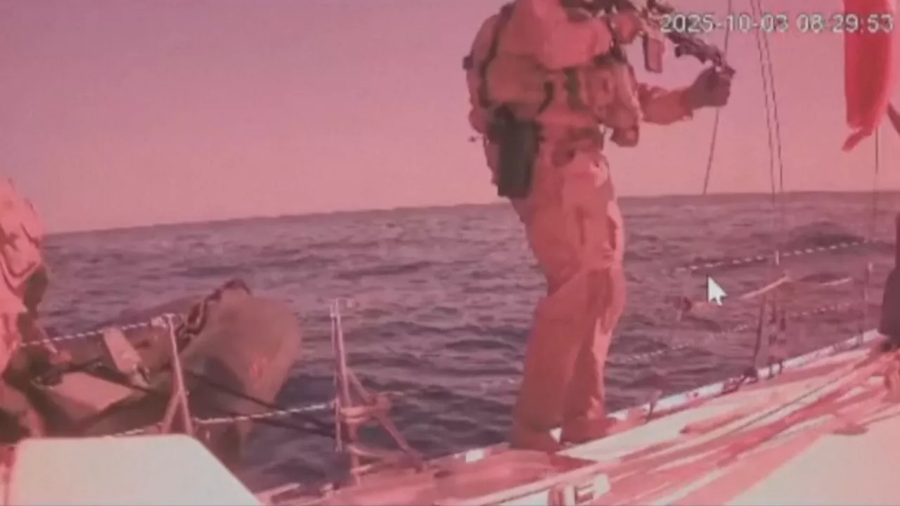 Momento en el que Israel intercepta el último barco que navegaba hacia Gaza de la Flotilla Sumud