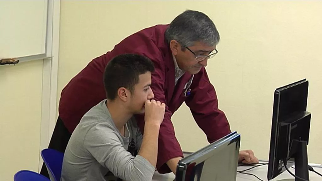 La normativa obliga que las horas lectivas sean, como mínimo, 20 en Secundaria y Bachillerato. EiTB