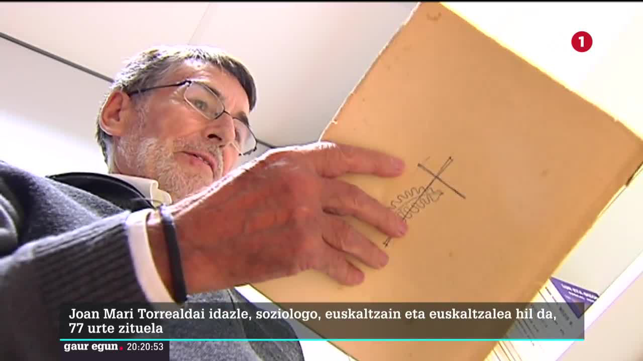 Euskaltzain, soziologo, kazetari eta idazle izandakoa gaixotasun luze baten ondorioz hil da, 77 urte zituela.