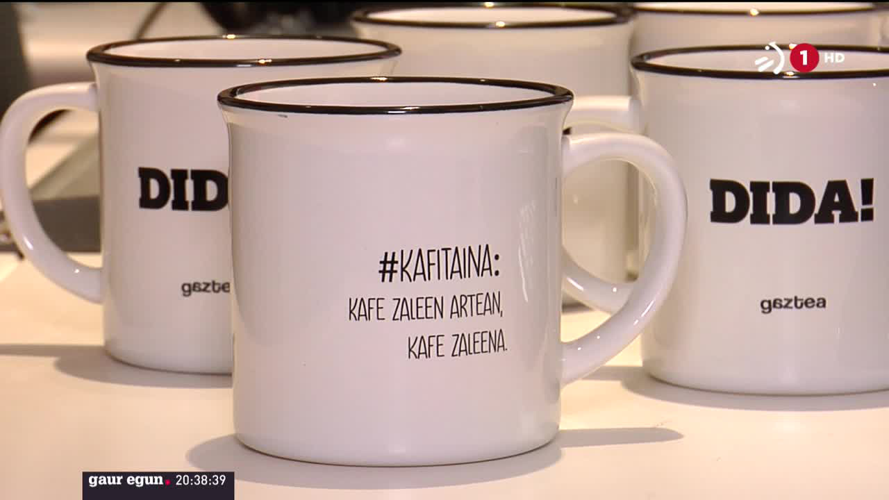 Asmatutako hitzekin katiluak egin dituzte