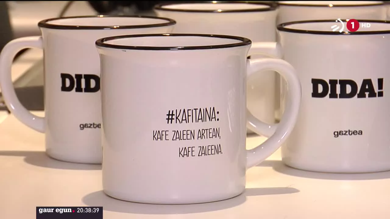 Asmatutako hitzekin katiluak egin dituzte