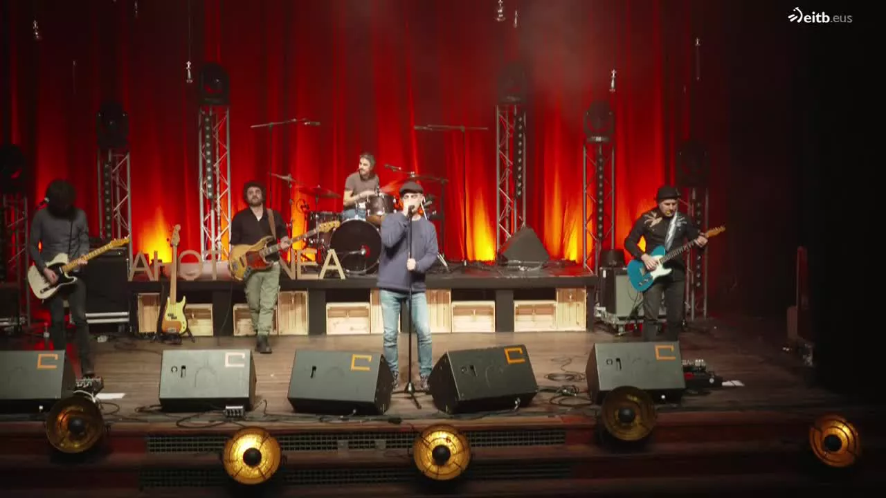 Gatibu taldeak "Musikak salbatuko gaitu" diskoa aurkeztu du Ahotsenean, Durangoko Azokaren barruan. Diskoari izena ematen dion kantuarekin hasi dute emanaldia.