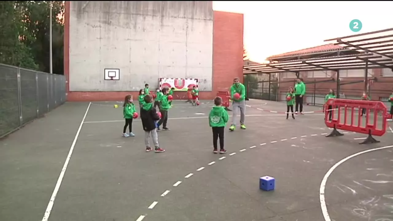 Ha vuelto el deporte escolar en Euskadi, aunque solo en modalidad entrenamiento y con máximo de seis niños y niñas por grupo.