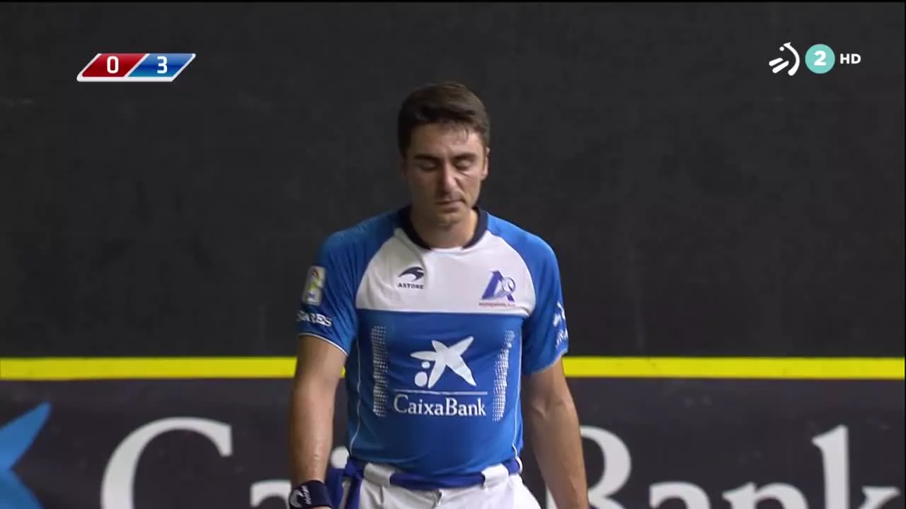 Peio Etxeberria deberá estar tres o cuatro semanas fuera de las canchas por una luxación en la clavícula. Así lo ha indicado la resonancia a la que ha sido sometido esta mañana. El Zenoztarra se lesionó el sábado ante Urrutikoetxea y Martija. Su lugar lo ocupará Unai Laso en el Masters Caixabank.