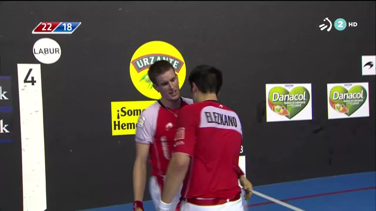 Danel Elezkano y Jon Mariezkurrena han sufrido para deshacerse de Unai Laso y Rubén Salaverri por 22 a 18 y estarán en la semifinal del Másters Caixabank