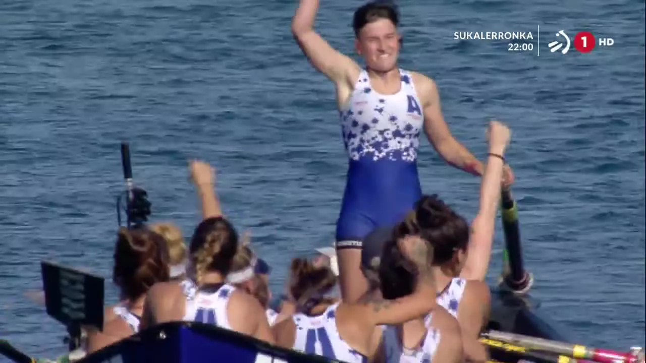 Kontxako Banderako 2. jardunaldia zirraraz beterik egon da, eta Arraun Lagunaken eta Santurtziren garaipena ekarri du. Bideo honetan bi estropadetako irudirik onenak daude bilduta,  musikatuta