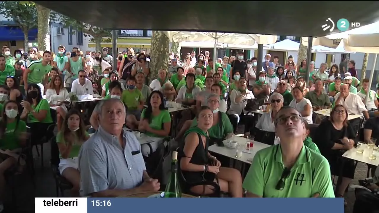 Los dos pueblos tenían esperanzas de ganar y numerosas personas han animado a sus remeros. No obstante, han aceptado la derrota con deportividad. Al final, la victoria ha sido para las remeras de Donostia y los remeros de Santurtzi.