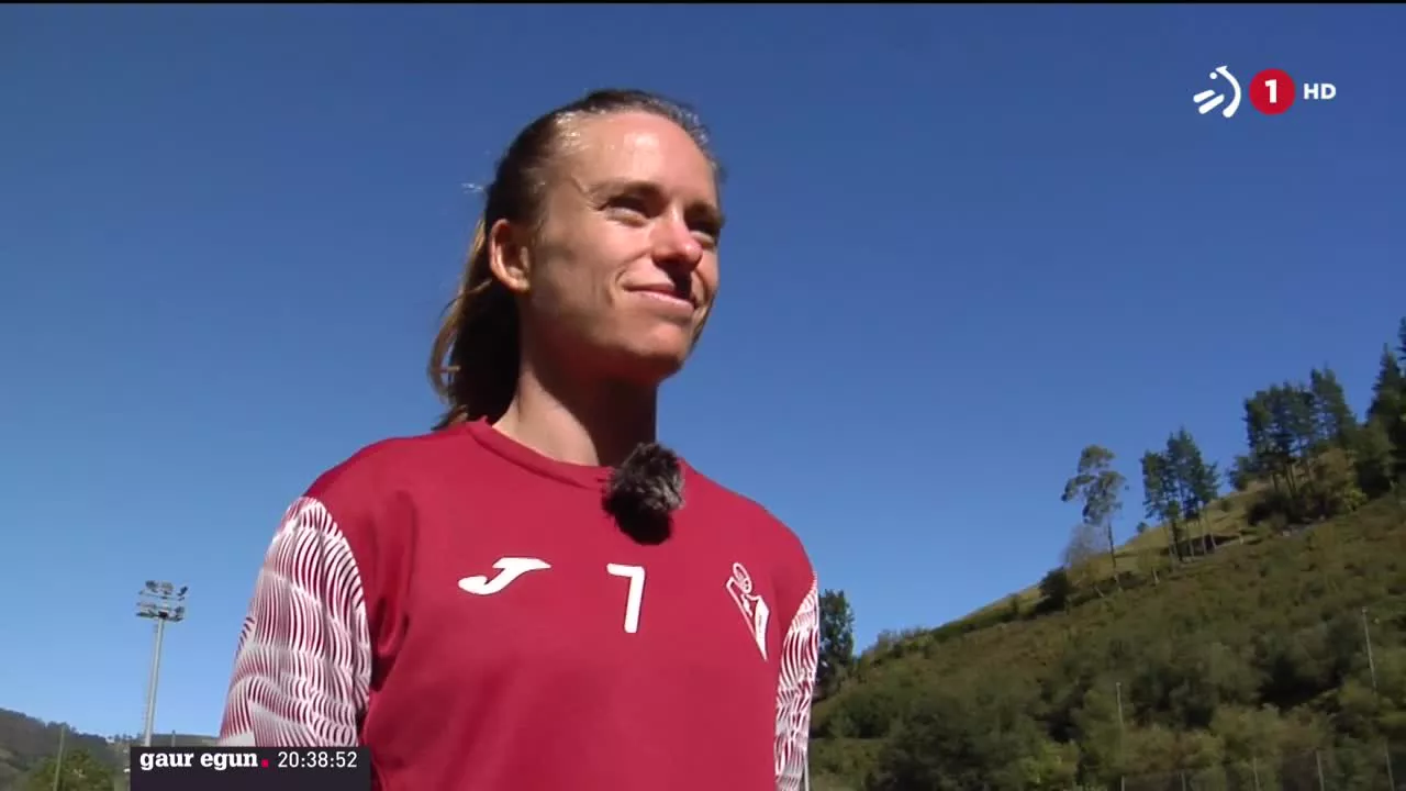 Eibarrek Real Madrilen etxean jokatuko du igande goizean, Primera Iberdrolako 6. jardunaldian. Partida hori buruz berba egiteko Arene Altonaga jokalari armaginarekin bildu gara. Neurketa ETB1en eta eitb.eus-en ikusi ahal izango da