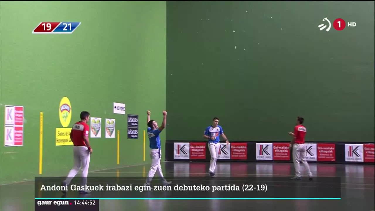 Ostiral gauean Andoni Gaskue maila profesionalean estreinatu zen Irribarriarekin batera. 2-11 galtzen hasi arren, markagailuari buelta eman eta garaipena eskuratzea lortu zuten Elezkano eta Tolosaren aurka.