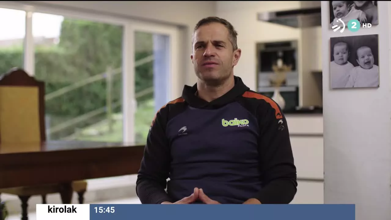 El pelotari de Goizueta nos cuenta algunos secretos y manías ocultas durante su etapa como profesional. El pelotari de Baiko también recuerda algunas noches sin dormir por finales pasadas.