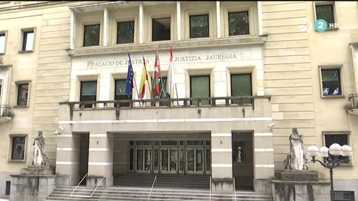 Algunos juristas aplauden que se dote a los ayuntamientos de materia competencial para decidir sobre los eventos. No obstante, Alberto López Basaguren considera que la competencia sobre salud pública es del Gobierno Vasco.
