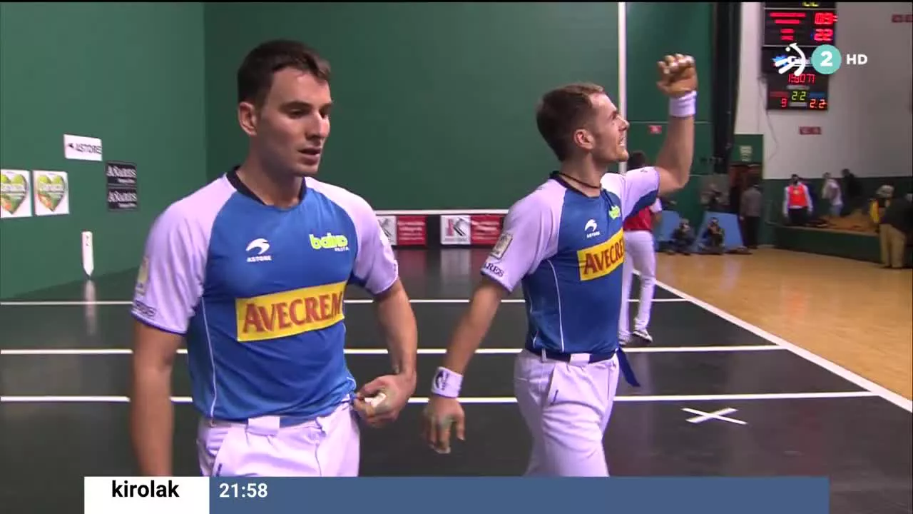 Laso e Imaz han ganado 9-22 a Urrutikoetxea y Aranguren en el Labrit, mientras que en Barcelona Rezusta e Irribarria han superado con claridad a Altuna y Martija (11-22).