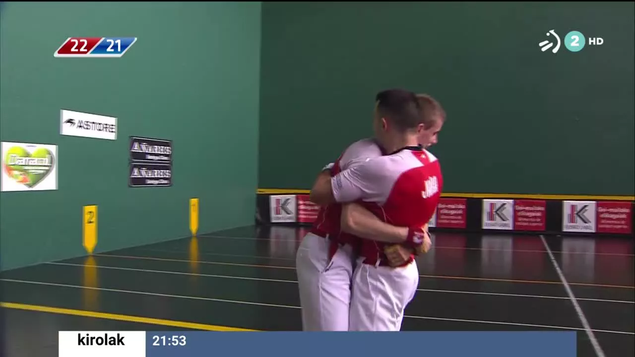 Jaka y Mariezkurrena han derrotado a Laso e Imaz en Estella, logrando así su primera victoria en el Campeonato de Parejas (22-21).