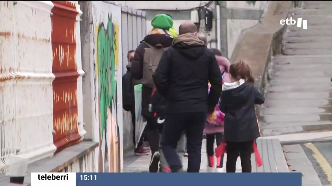 Niños volviendo a clase.