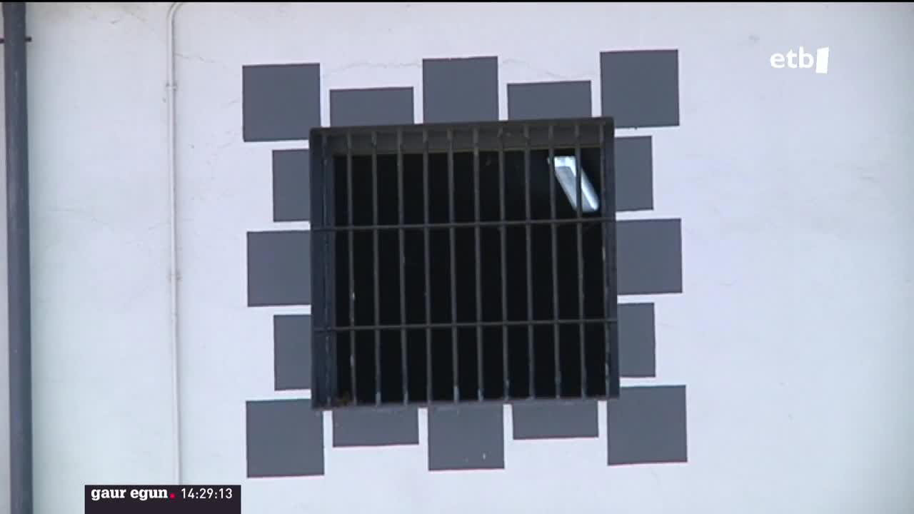 Igor eta Aitor duela zenbait hilabete kartzelatik atera ziren preso ohiak dira. Kontatu digute zein zaila den eguneroko bizitza berreskuratzea eta lana zein etxe bat topatzea. Traba horiek konpontzen laguntzen die Gipuzkoako Arrats elkarteak, nora joan ez daukaten presoentzako gizarteratze pisuetan.