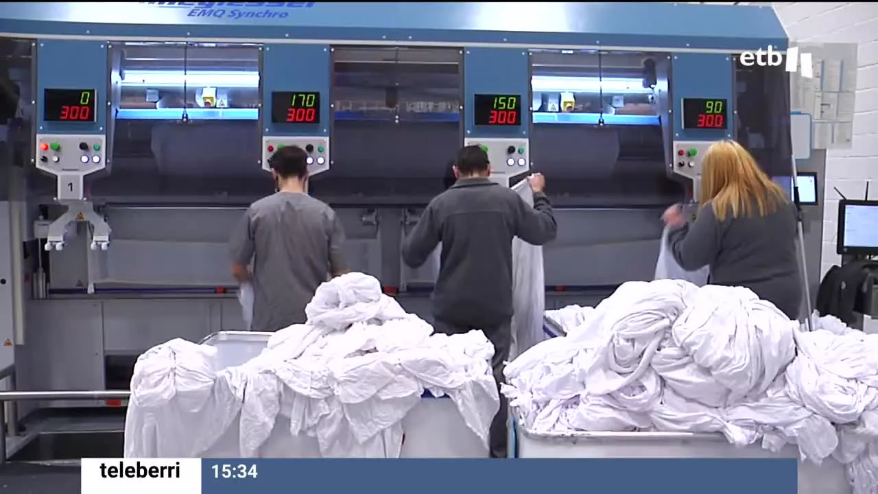 La Diputación Foral de Gipuzkoa y Ternua Group, con la colaboración de Belda Lloréns y Gureak, han puesto en marcha el programa Wearcycle que recicla residuos textiles para crear nuevas prendas. Ya han conseguido 18 prendas de ropa con dos toneladas de sábanas.