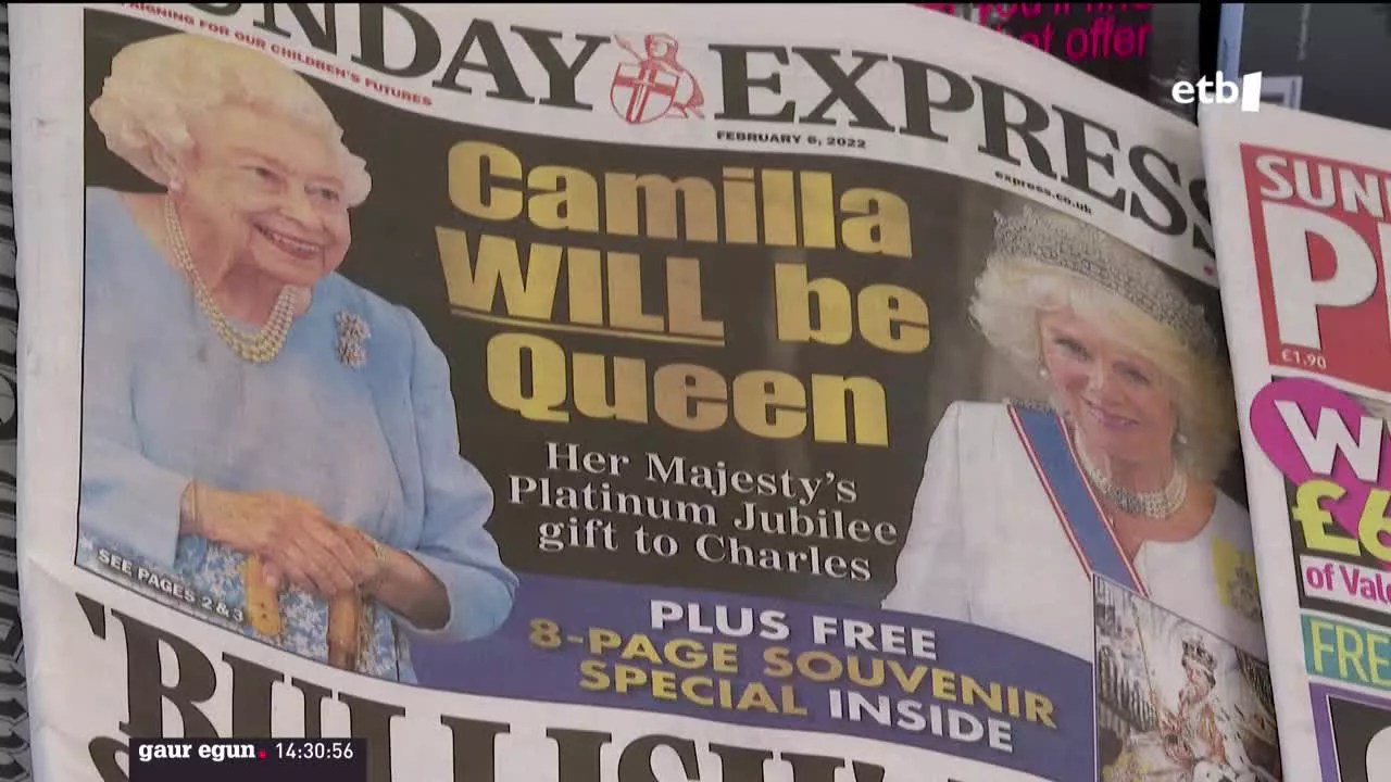 70 urte bete ditu gaur Elizabeth II.ak Erresuma Batuko koroaren buru moduan. 95 urte ditu erreginak eta dagoeneko hasi da, antza, ondorengotzan pentsatzen. Lehendabiziko aldiz onartu du Carlos bere semea errege bihurtzen denean Camila Parker erregina ezkontidea izango dela.