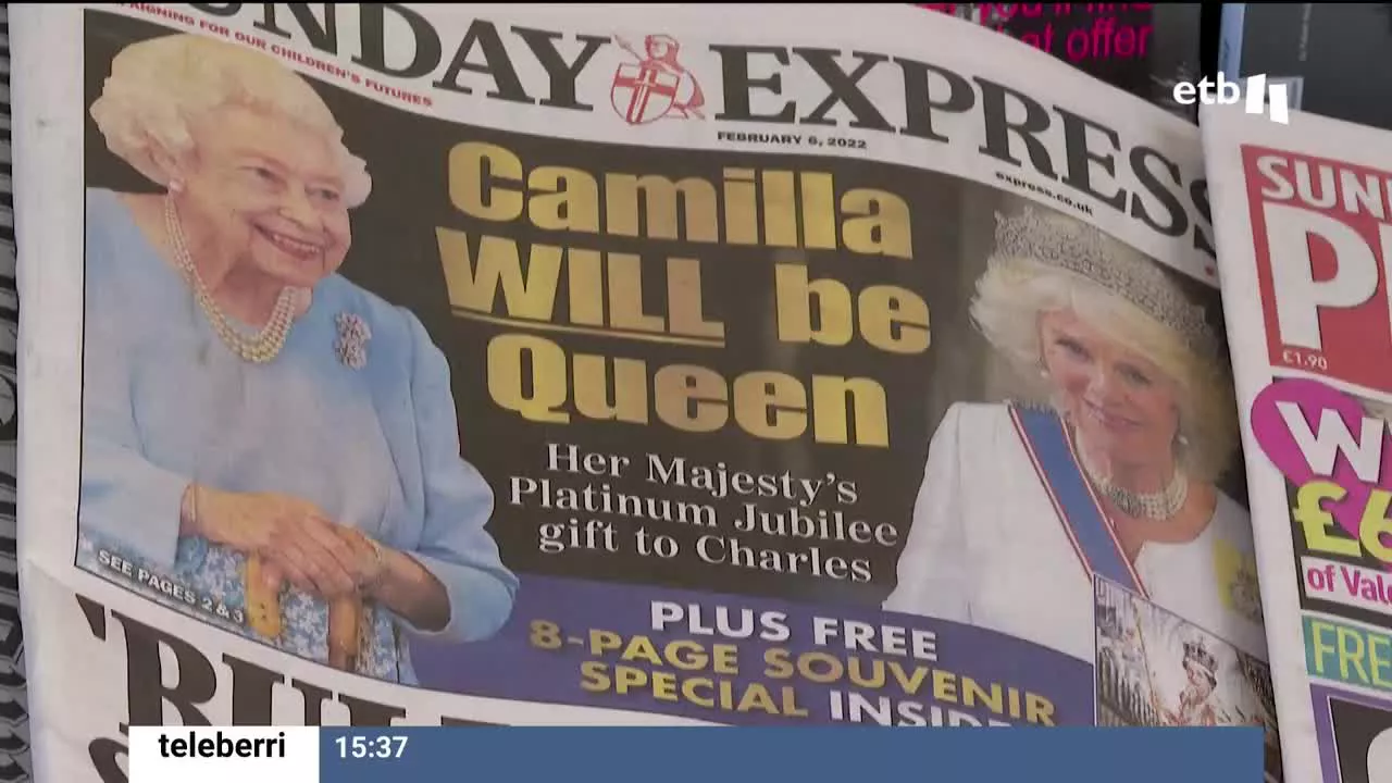 La reina Isabel II ha expresado su deseo de que la esposa del príncipe Carlos, Camilla, "sea conocida como Reina consorte" cuando su primogénito se convierta en rey, en un mensaje difundido por el aniversario este domingo de sus 70 años en el trono.