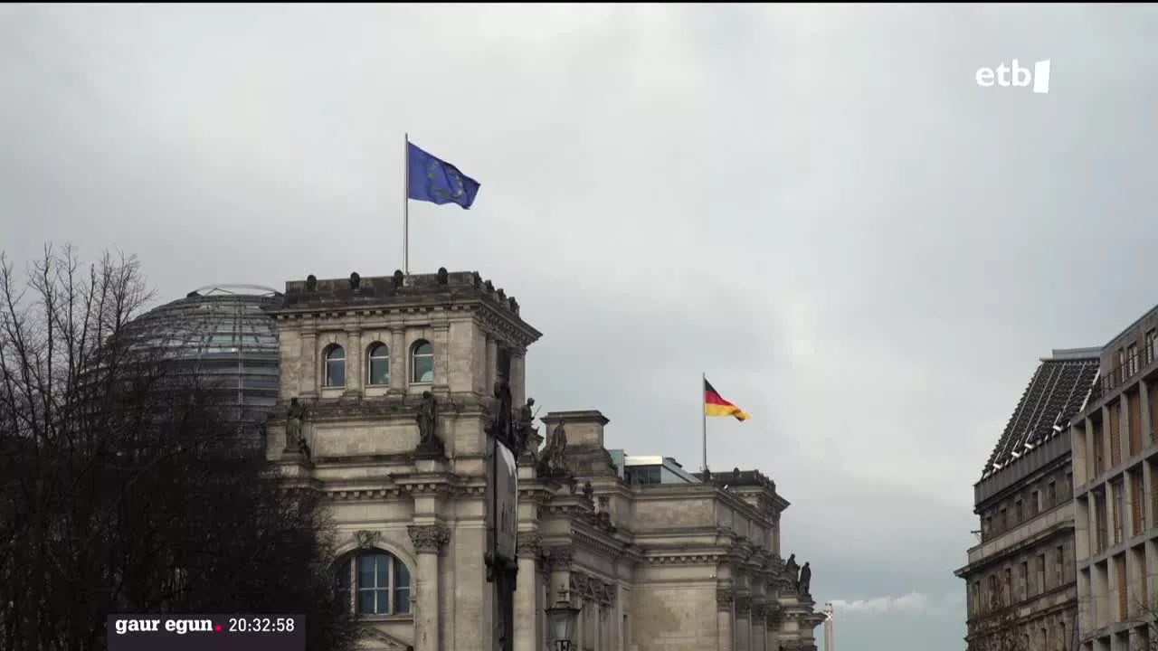 Alemaniako eta Europako banderak. EITB Mediaren bideo batetik ateratako argazkia.