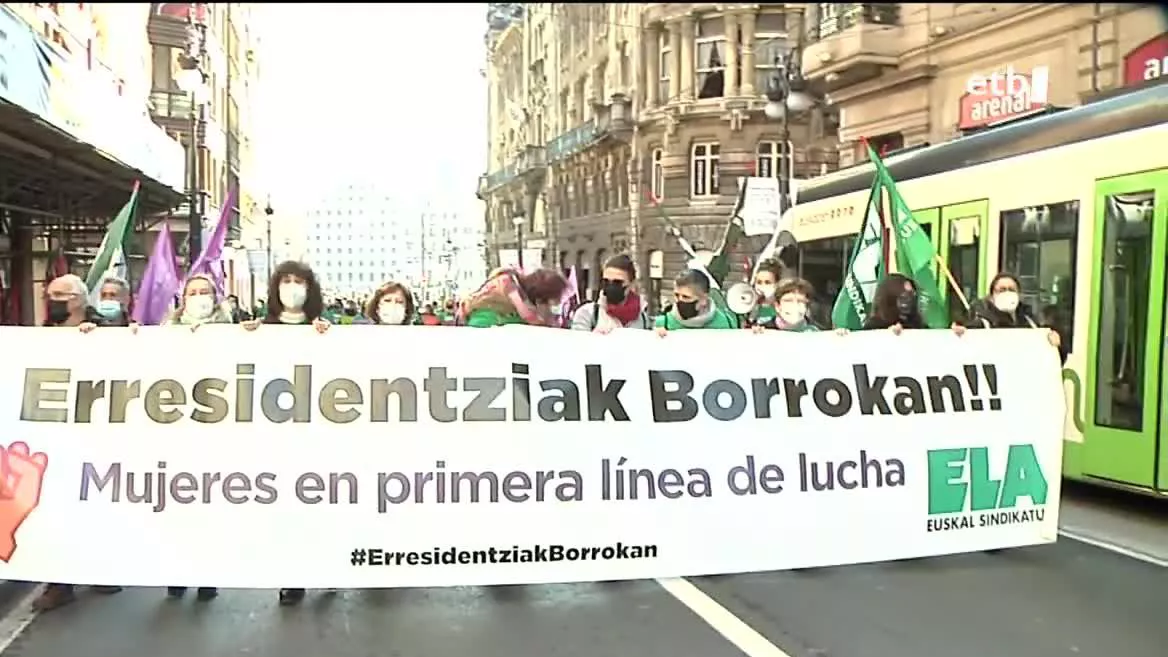 Erresidentzietako langileen protesta. EITB Mediaren bideo batetik ateratako irudia.