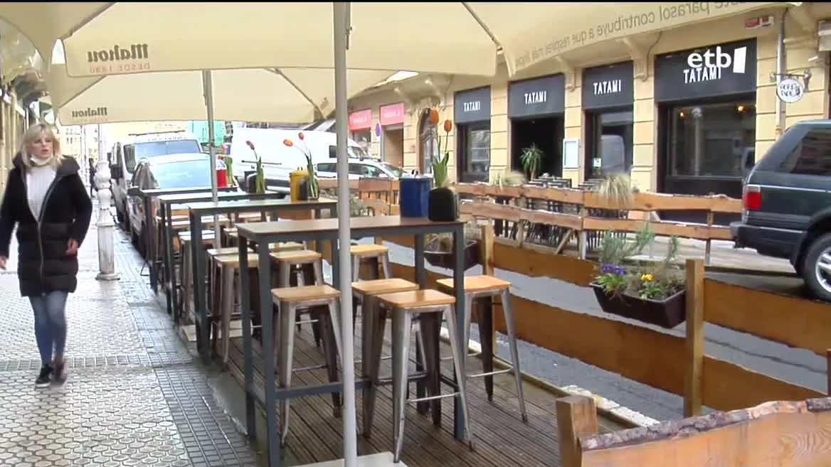 Donostiako terraza bat. EITB Mediaren bideo batetik ateratako irudia.
