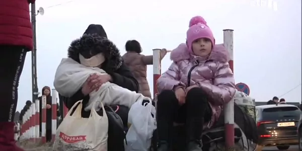 Errefuxiatuak Poloniako mugan. EFE