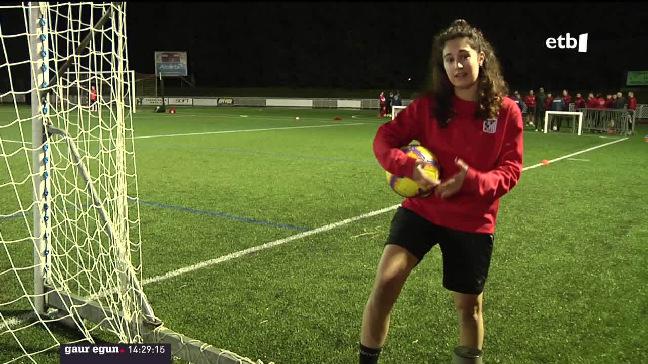 Martxoaren 8a izateko bi egun falta direnean, EITB Mediak kirol munduan dagoen berdintasun faltan jarri du begirada. Elgoibarko emakumezkoen futbol taldeko jokalarien lekukotzak jaso ditugu.