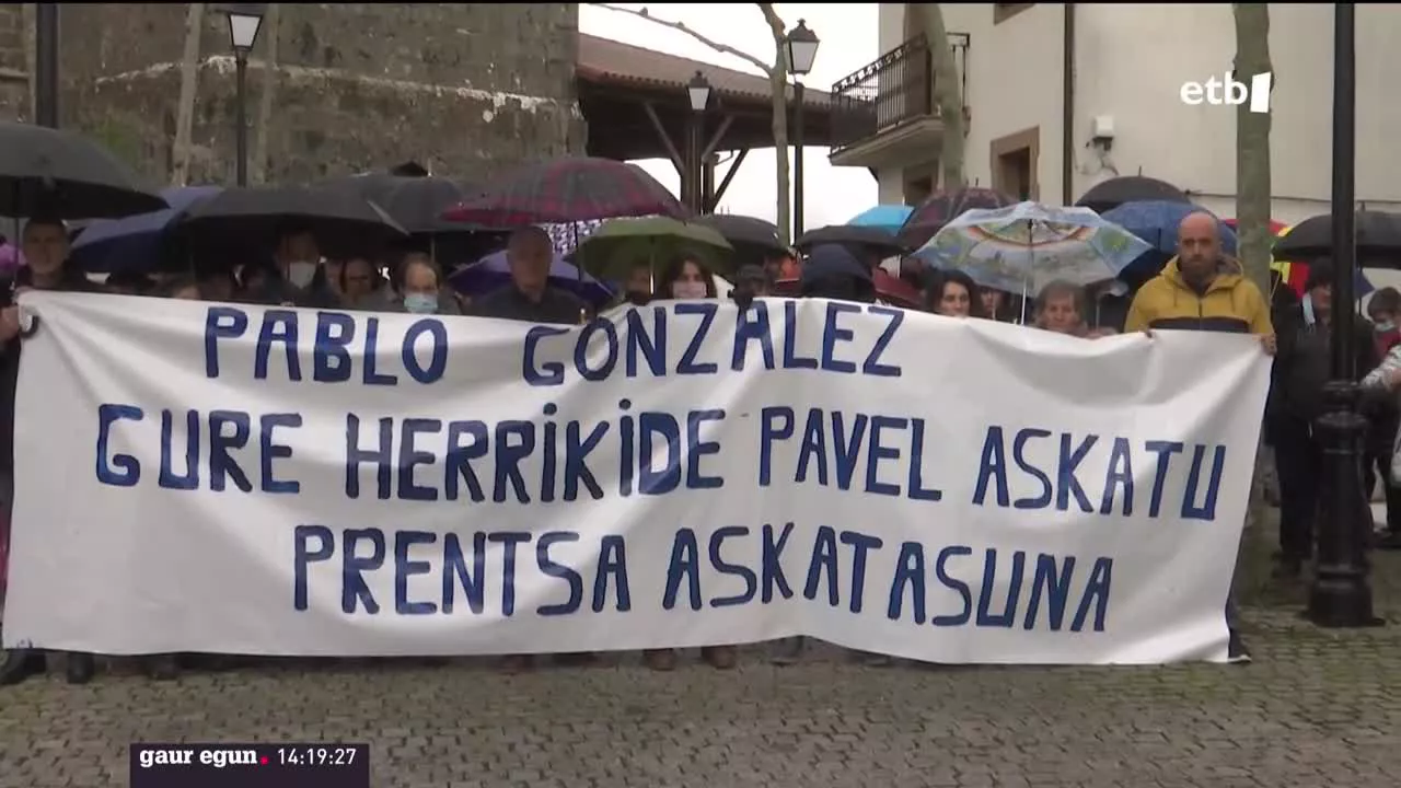 Duela sei egun Polonian, Ukrainako mugatik gertu, atxilotu zuten euskal kazetaria. Espainiako enbaxadatik adierazi dutenez, harremanetan jarri dira berarekin, baina, ez familiak ezta abokatuak ere ez dute horren berririk.