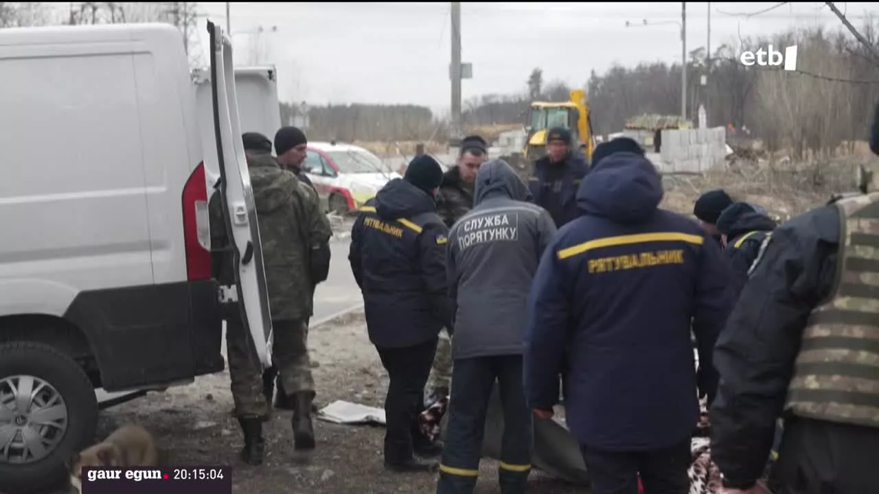Kazetari bat tiroz hil dute Ukrainan. EITB Mediaren bideo batetik ateratako argazkia.