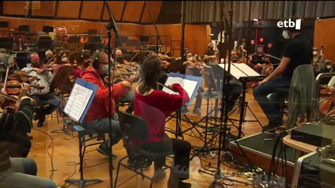 Fernando Velazquez eta Bilbao Orkestra Sinfonikoa. EITB Mediaren bideo batetik ateratako irudia.