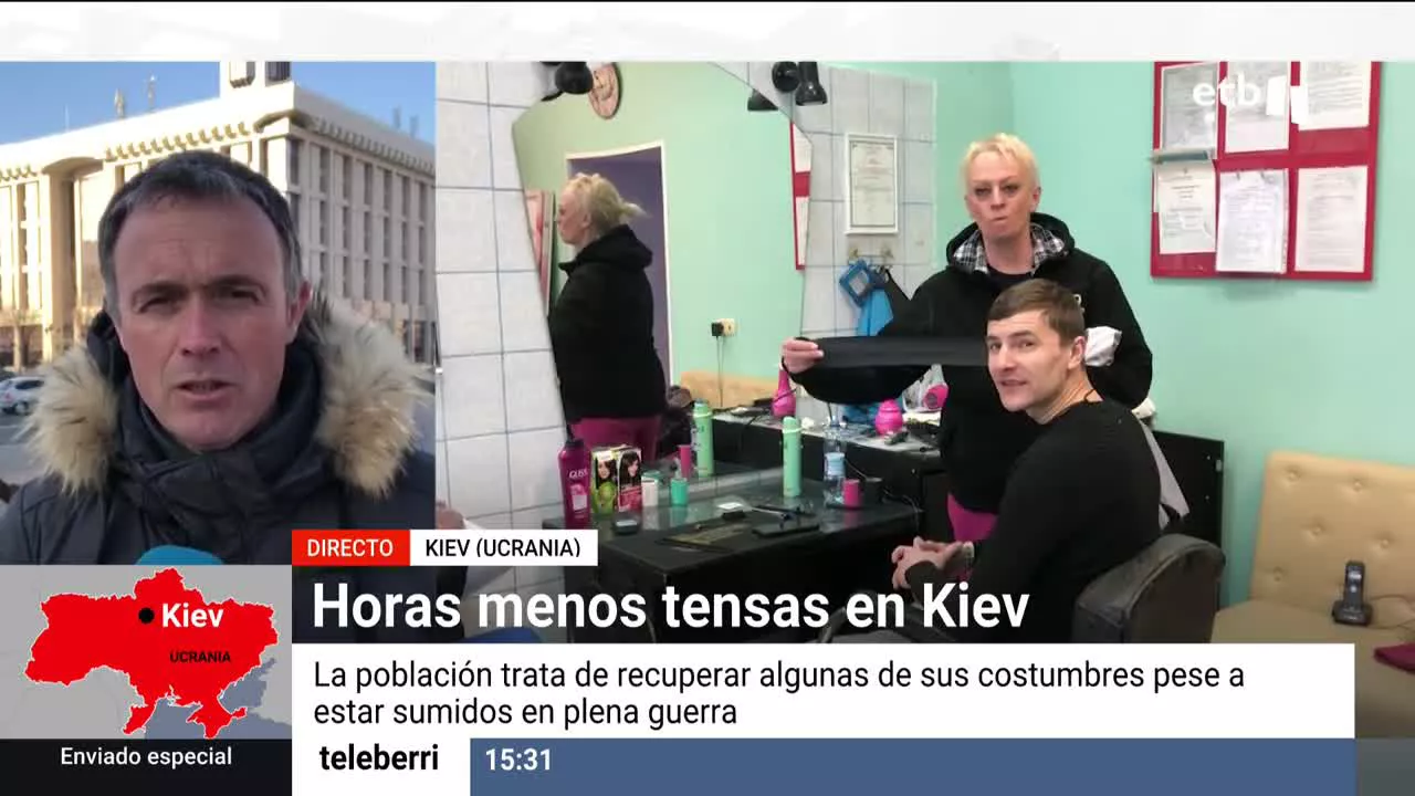 Tras tres semanas de invasión, y con las tropas rusas a 30 kilómetros, los ciudadanos quieren retomar la "normalidad" en cierta medida. Han empezado a salir a la calle y a retomar algunas costumbres prebélicas.