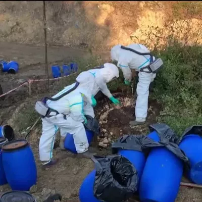 El vertedero de Artxanda se considera el mayor punto negro del medio ambiente en Euskadi. Ocupa una extensión equivalente a 30 campos de fútbol y está a escasos kilometros del centro de Bilbao. Hoy han retirado 16 toneladas de lindane en las labores de descontaminación.