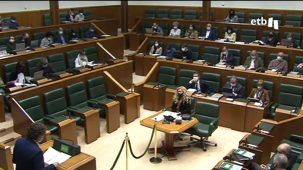 El Parlamento Vasco ha dado hoy luz verde a las bases sobre las que se redactará la futura ley de Educación de la Comunidad Autónoma Vasca (CAV), con el apoyo del 90,6 % de sus representantes (todos, menos PP+Cs y Vox).
