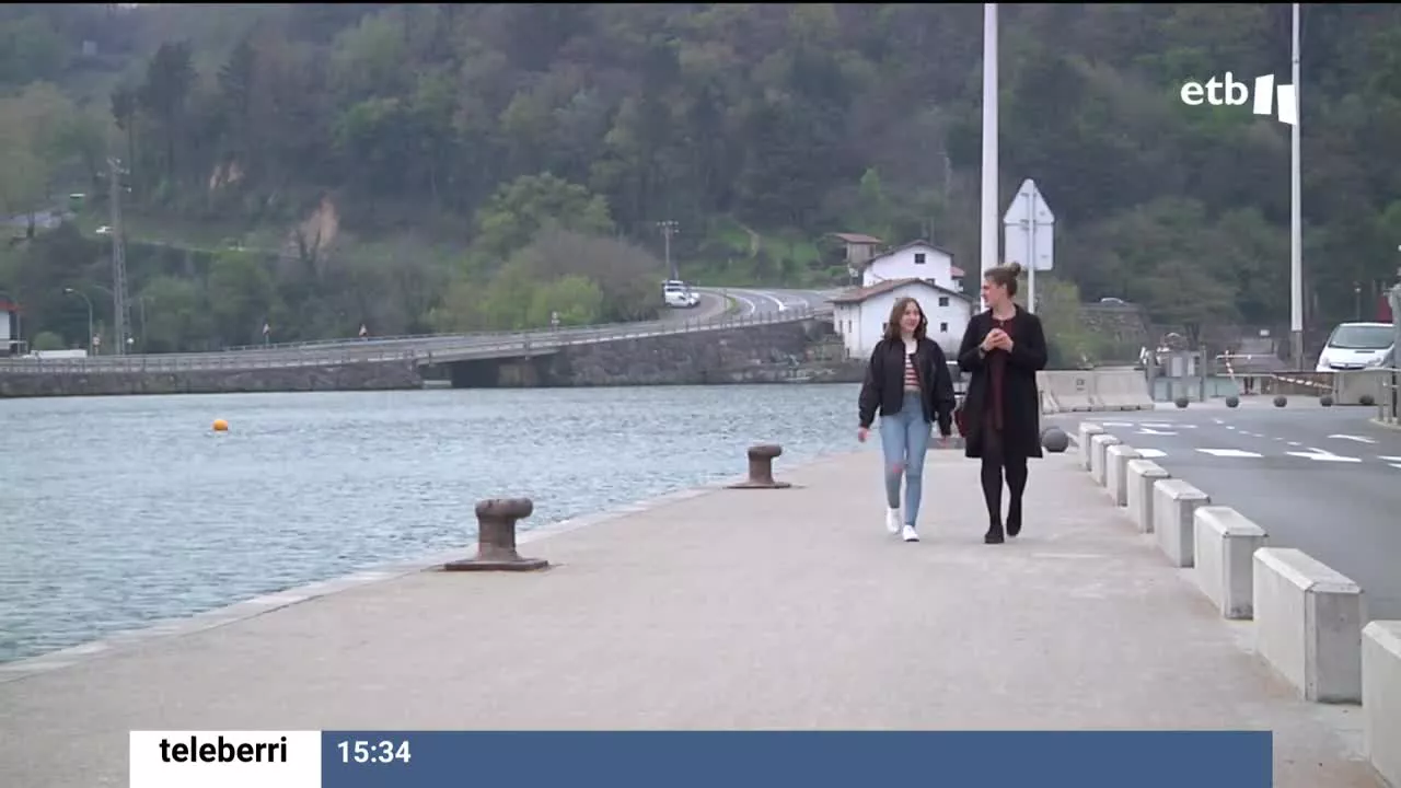 Jóvenes ucranianas. Una foto sacada de un vídeo de EITB Media.