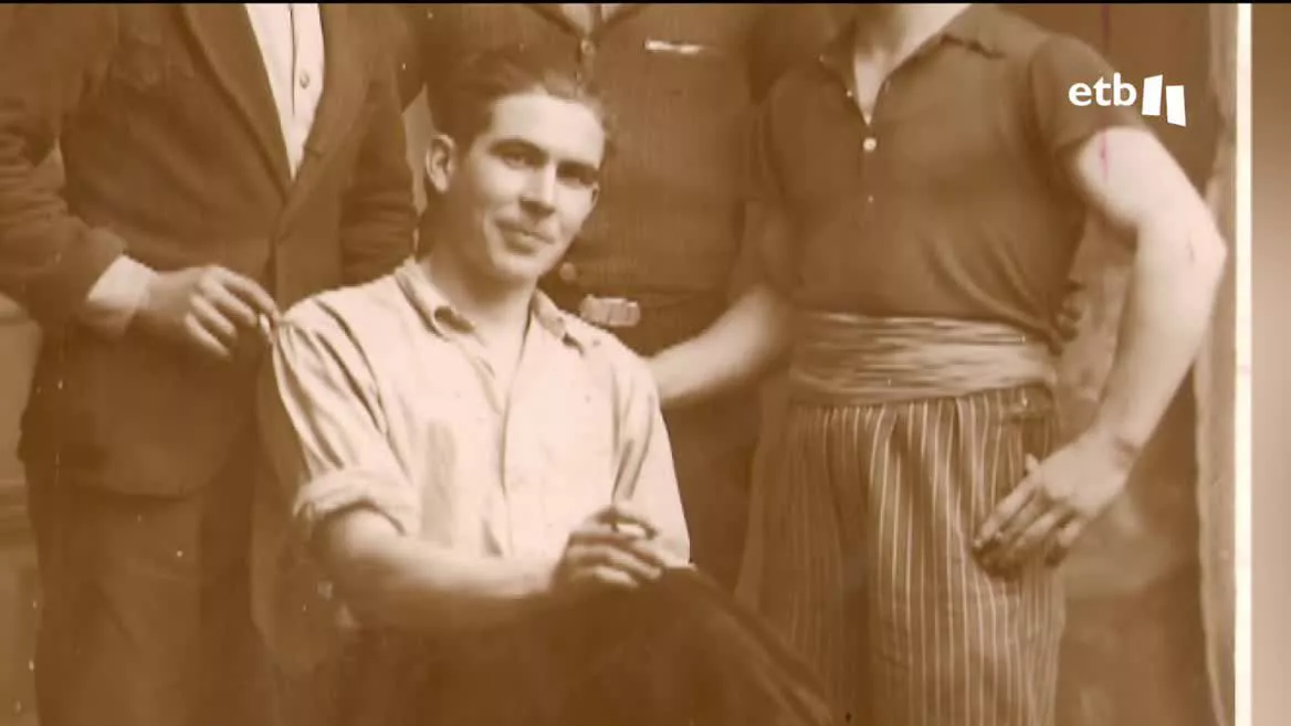 El gudari vizcaíno Ángel Lekuona, que luchó contra las tropas franquistas en la guerra de 1936, fue arrestado por los nazis durante su exilio en Francia, trasladado a un campo de concentración y fusilado e incinerado en Praga.