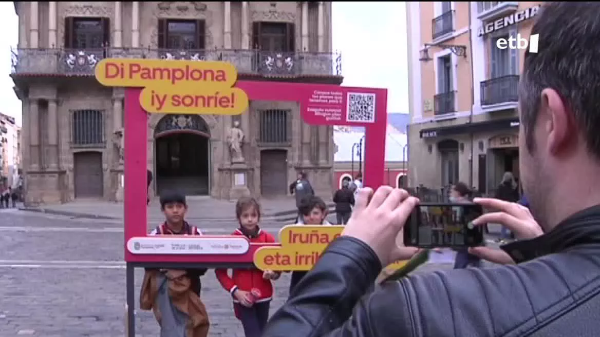 Turistan Iruñean. EITB Mediaren bideo batetik ateratako irudia.