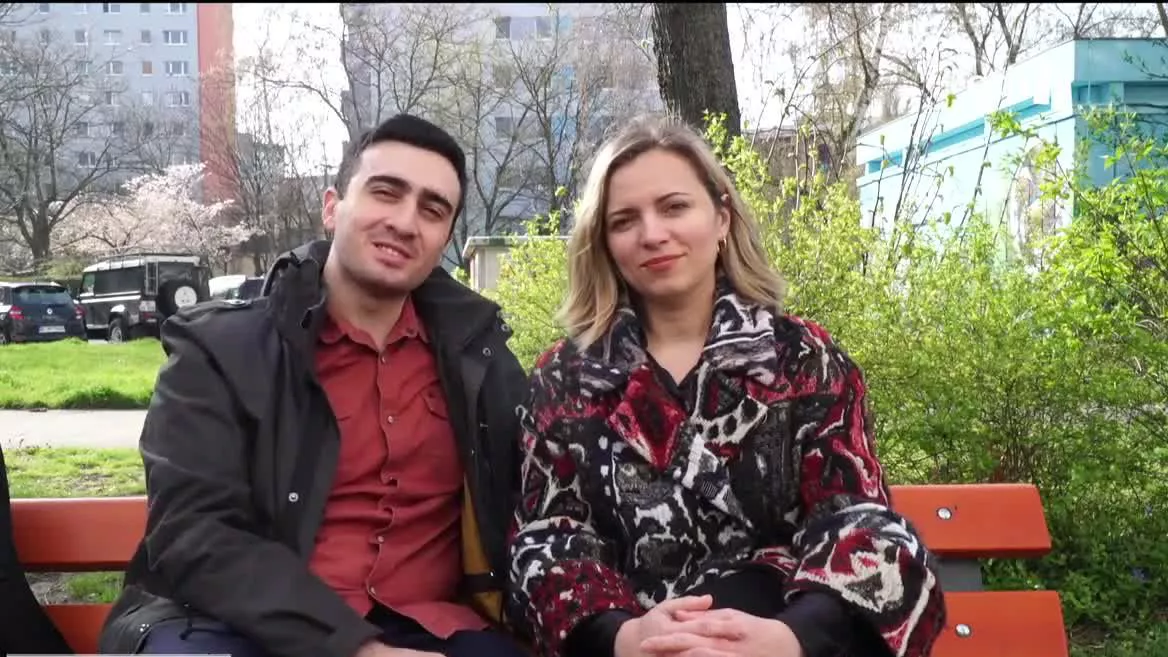 Anas Modamani y Anna Yarish. Imagen obtenida de un vídeo de EITB Media.
