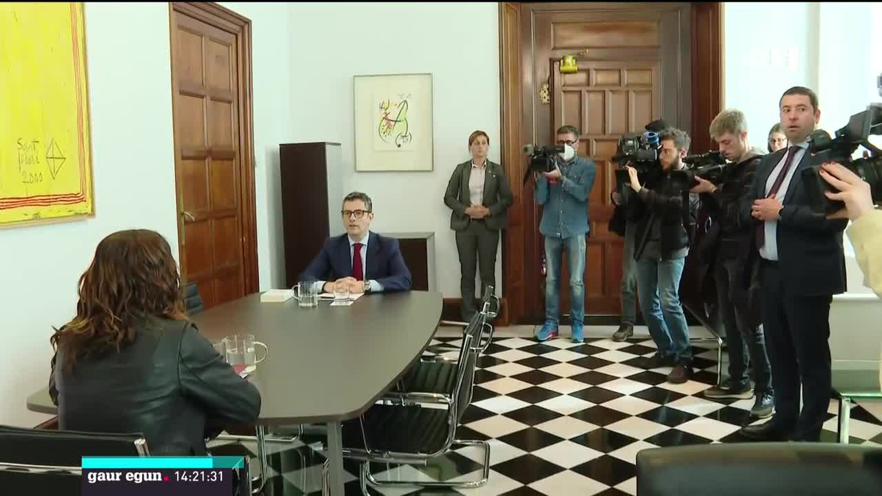 Espainiako eta Kataluniako gobernuen arteko gaurko bileran, Felix Bolaños espainiar Estatuko Presidentetzako ministroak iragarri du barne kontrol bat irekiko dutela CNIn, eta baita sekretu ofizialen komisioa eratu ere. Generalitateak, bere aldetik, uste du erantzun hori "ez dela nahikoa".