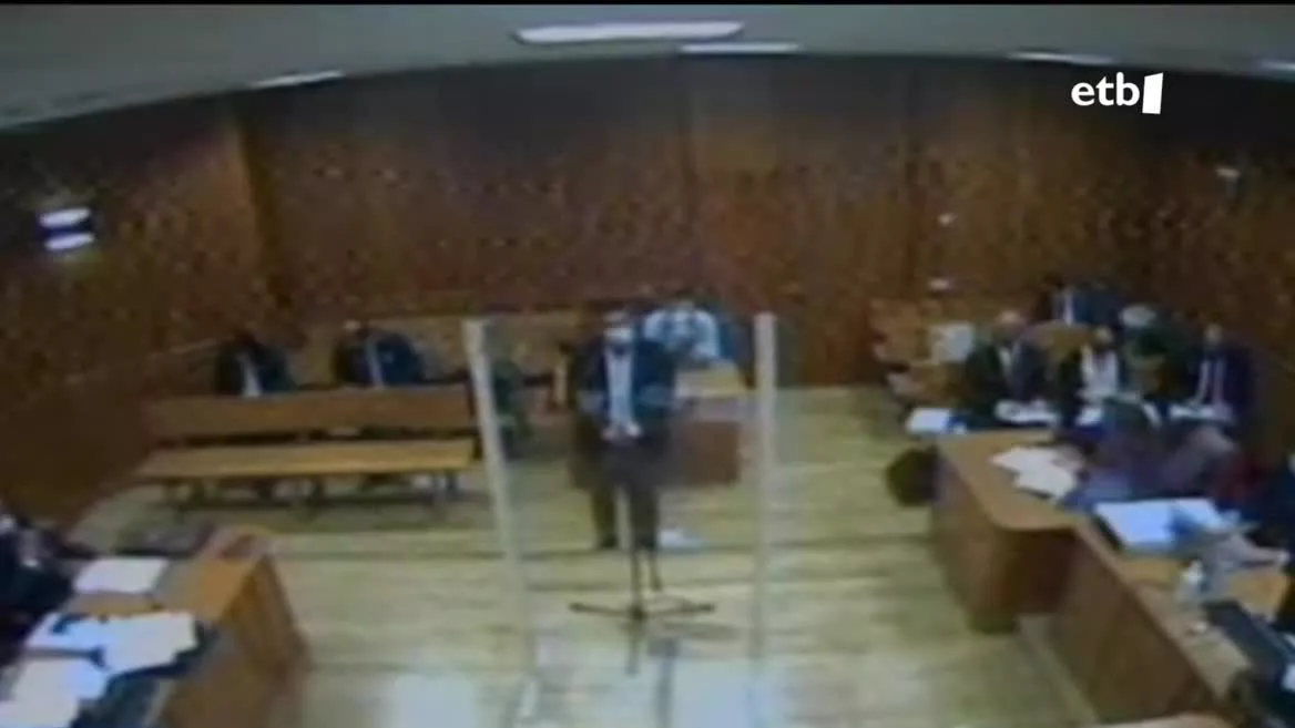 Luceño, epailearen aurrean. Agentzietako bideo batetik ateratako irudia.