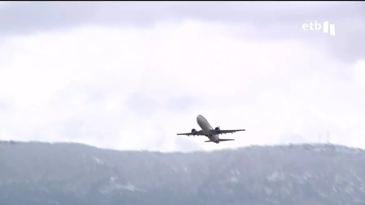 Entrenamientos de vuelo en Foronda. Imagen obtenida de un vídeo de EITB Media