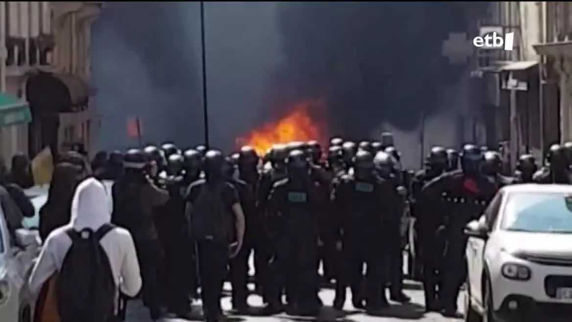 Istiluak Parisen, maiatzaren 1ean. EITB Mediaren bideo batetik ateratako argazkia.