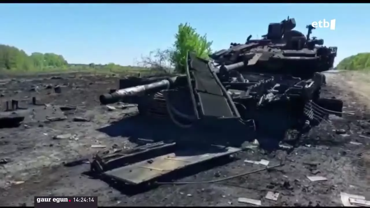 Ukrainan, Mariupoleko kontrola izateko ahaleginetan jarraitzen du Errusiak, baina, erasoek ez dute etenik herrialdeko beste hainbat puntutan ere, Kharkiven esaterako. Besteak beste, hiru biltegi txikitu dituzte azken orduotan, errusiarren esanetan, Europatik eta AEBtik bidalitako armak zeudelako.