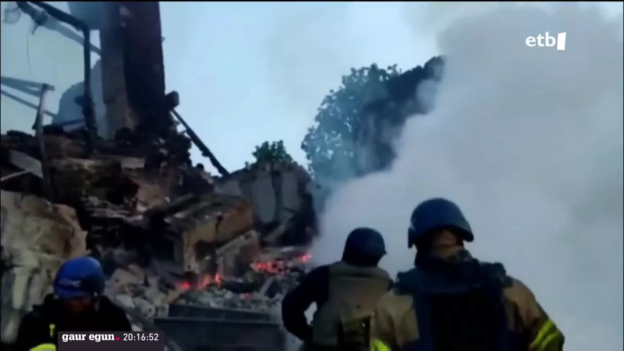 Bitartean, Mariupolen, Azovstal altzairutegian dagoen Azov batailoiak "azkeneraino" borrokatuko duela iragarri du. Errusiako lehen ministroa ordeak, bere aldetik, Mariupol bisitatu du gaur.