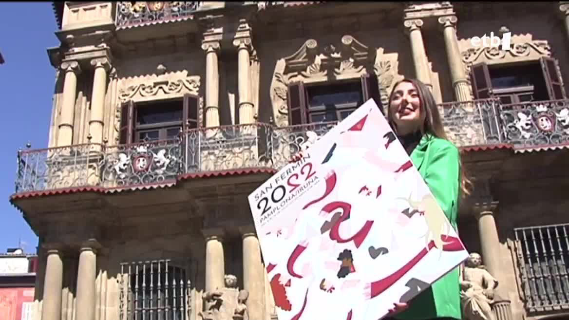 Olaia Merino, kartel irabazlearekin. EITB Mediaren bideo batetik ateratako irudia.