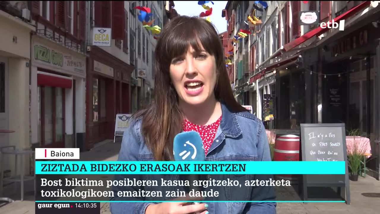 Iurre Bidegain kazetaria, zuzenekoan. EITB Mediaren bideo batetik ateratako argazkia