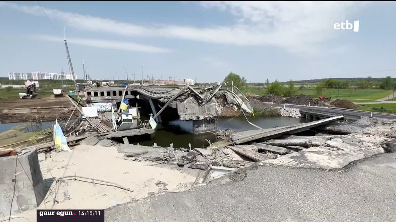 Ukrainarrak memoria historikoaren proiektuan lanean ari dira, eta Kieveko gudaren aztarnak biltzen d