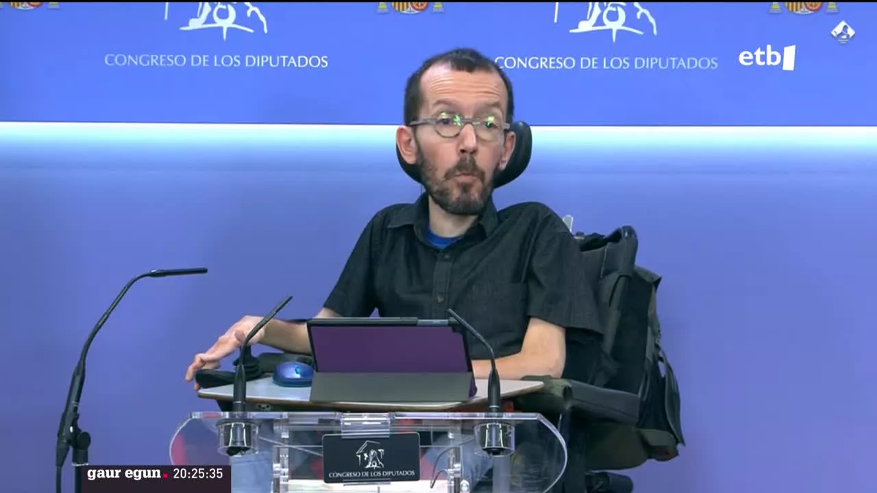 Pablo Echenique kritiko agertu da errege emerituaren bisitarekin. Bideotik hartutako irudia.