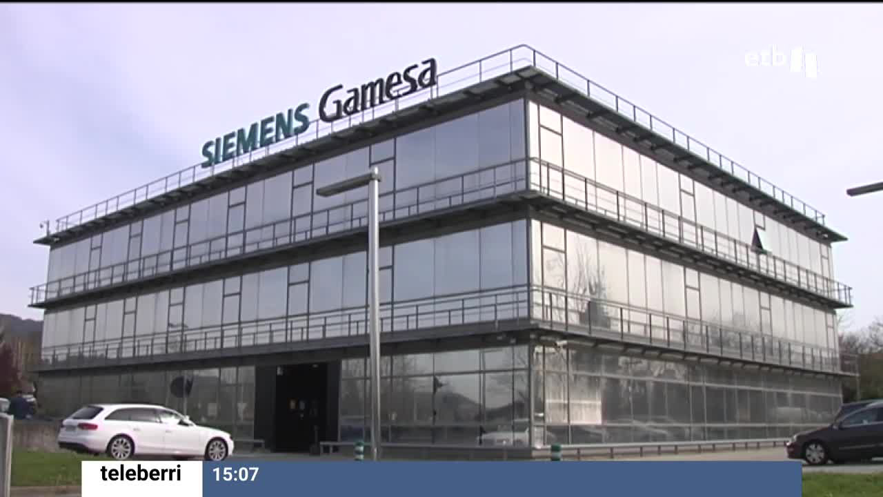 Hoy día la compañía alemana controla el 67 % de Gamesa, y ha lanzado una OPA para adquirir las acciones restantes. Siemens Gamesa tiene casi 3.000 trabajadores en Euskal Herria.