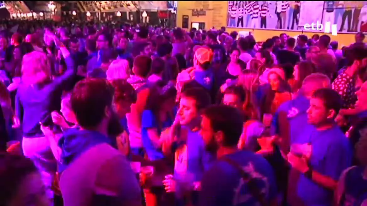 Ambiente festivo. Imagen obtenida de un vídeo de EITB Media