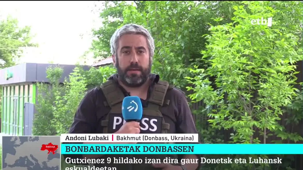 Andoni Lubaki kazetariaren zuzenekoa. EITB Mediaren bideo batetik ateratako argazkia